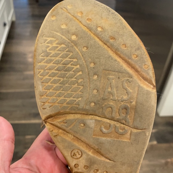 Leather - Picture 6 of 6